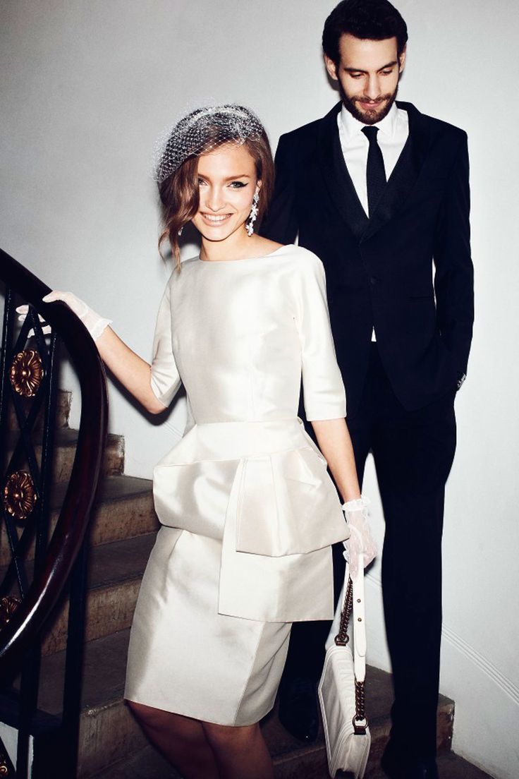 "Charmingly Glamorous Bride in a Peplum Silhouette Dress: A Delightful Springtime Look"にて紹介している画像