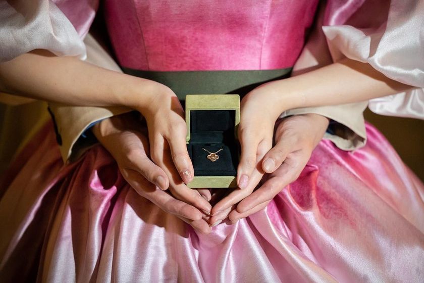 A Special Feature on Coordinating Everyday Necklaces with Dresses to Casually Adorn Important Jewelry 🤍🪞にて紹介している画像