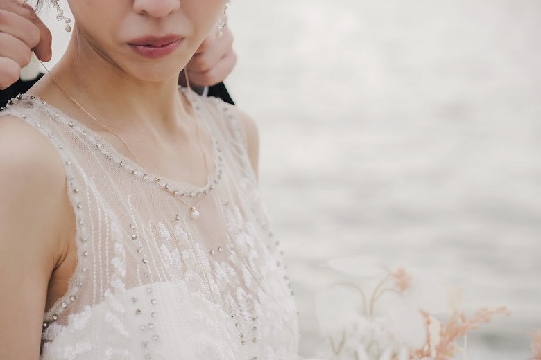 A Special Feature on Coordinating Everyday Necklaces with Dresses to Casually Adorn Important Jewelry 🤍🪞にて紹介している画像