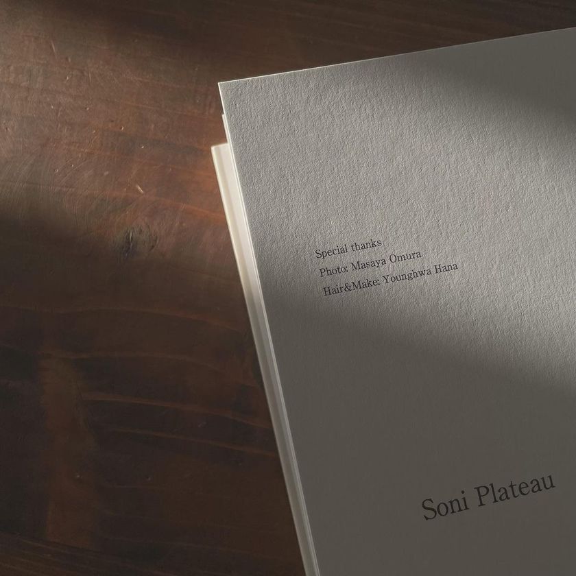 Not Just Our Faces! A Collection of Simple, Stylish, and Easy-to-Decorate "Wedding Album Cover" Design Ideasにて紹介している画像