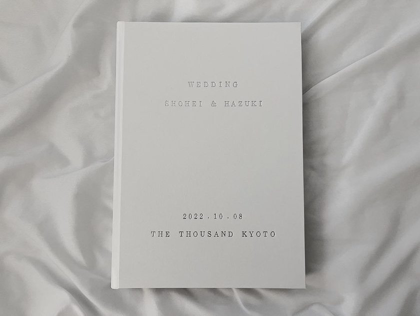 Not Just Our Faces! A Collection of Simple, Stylish, and Easy-to-Decorate "Wedding Album Cover" Design Ideasにて紹介している画像