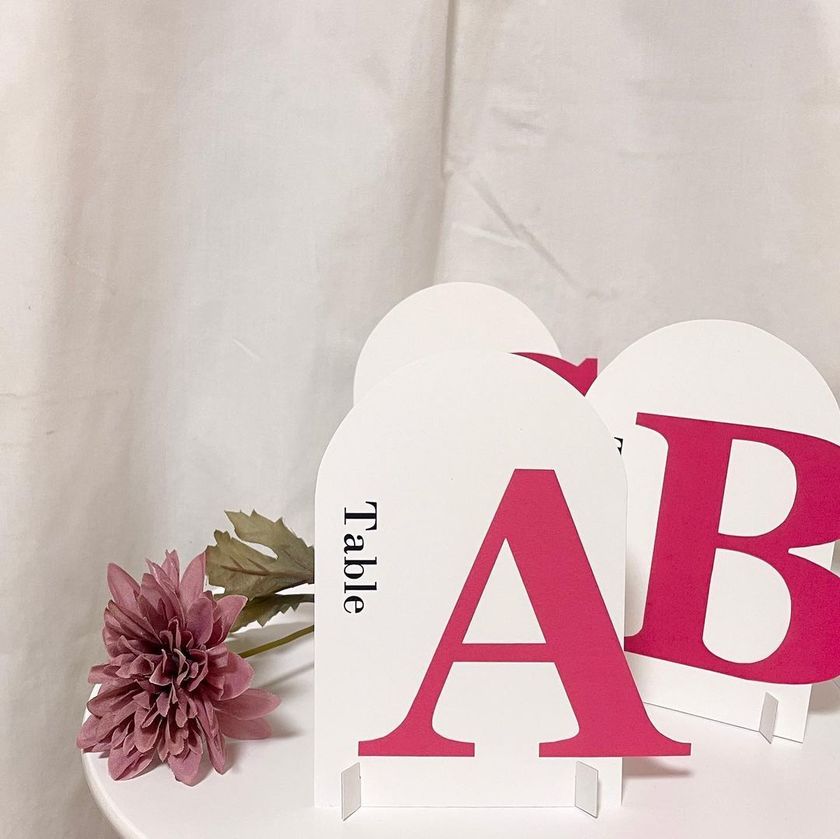 Alphabet and numbers are slightly sticking out! "Pop-up Table Numbers" made from 100 yen shop colored paper are becoming a small trend ♡にて紹介している画像