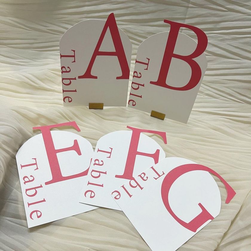 Alphabet and numbers are slightly sticking out! "Pop-up Table Numbers" made from 100 yen shop colored paper are becoming a small trend ♡にて紹介している画像