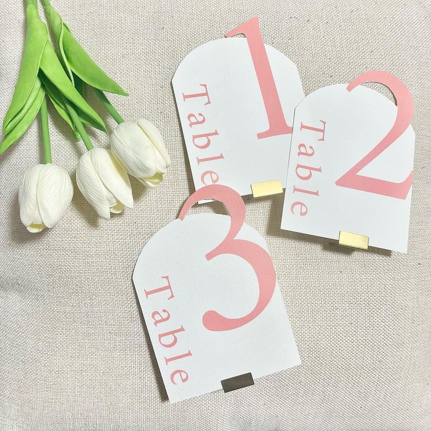 Alphabet and numbers are slightly sticking out! "Pop-up Table Numbers" made from 100 yen shop colored paper are becoming a small trend ♡にて紹介している画像