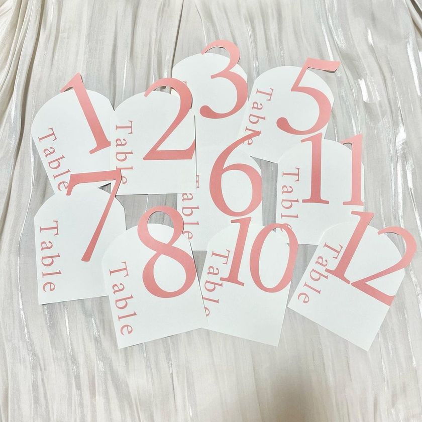 Alphabet and numbers are slightly sticking out! "Pop-up Table Numbers" made from 100 yen shop colored paper are becoming a small trend ♡にて紹介している画像