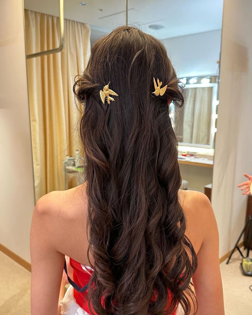 You can understand the trends by looking at this! Current popular【Half-Twin】bride hair catalog.にて紹介している画像