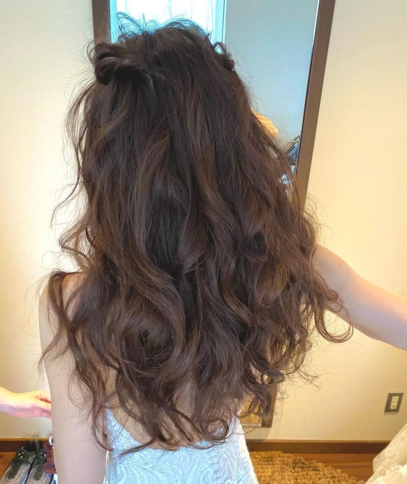 You can understand the trends by looking at this! Current popular【Half-Twin】bride hair catalog.にて紹介している画像