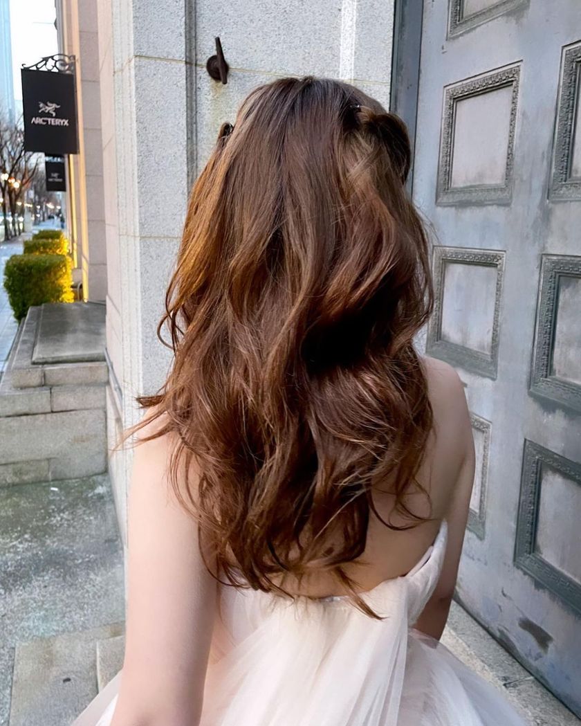 You can understand the trends by looking at this! Current popular【Half-Twin】bride hair catalog.にて紹介している画像