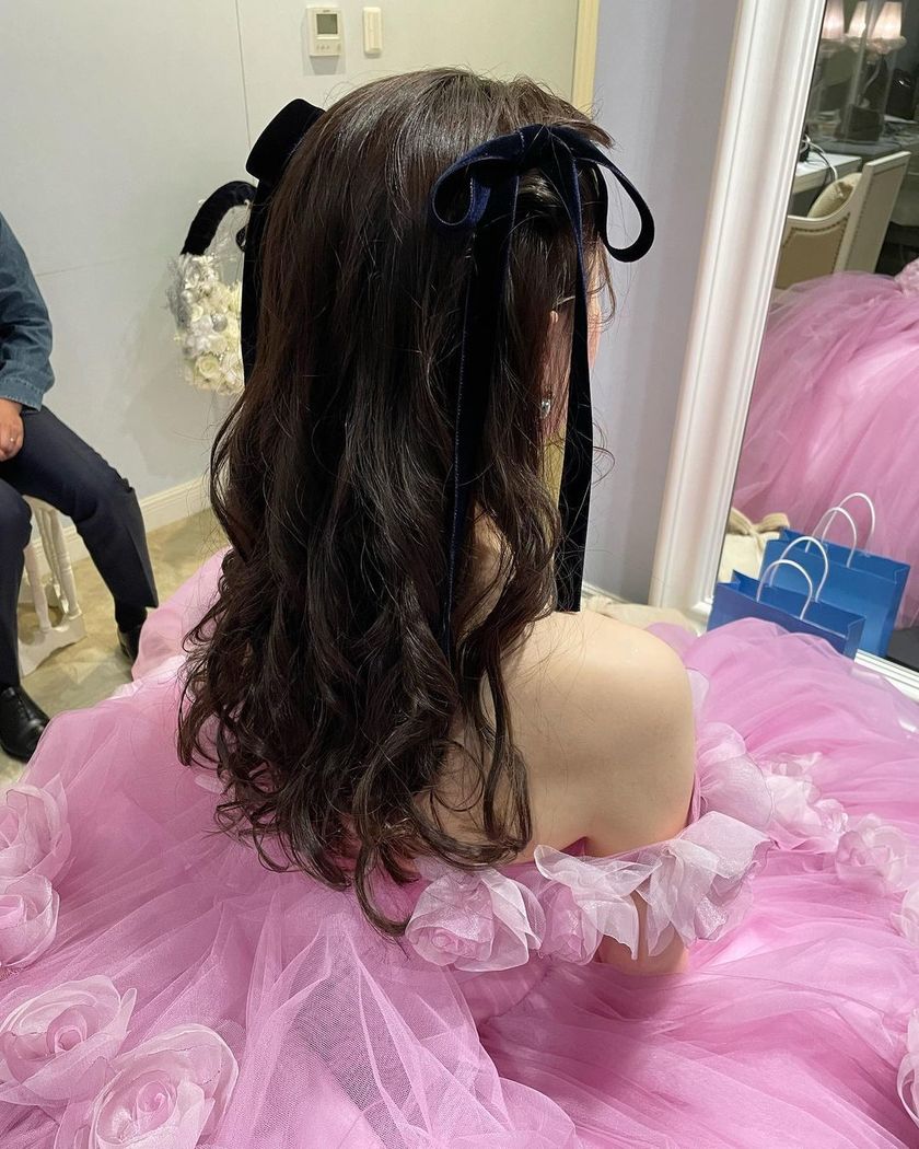 You can understand the trends by looking at this! Current popular【Half-Twin】bride hair catalog.にて紹介している画像