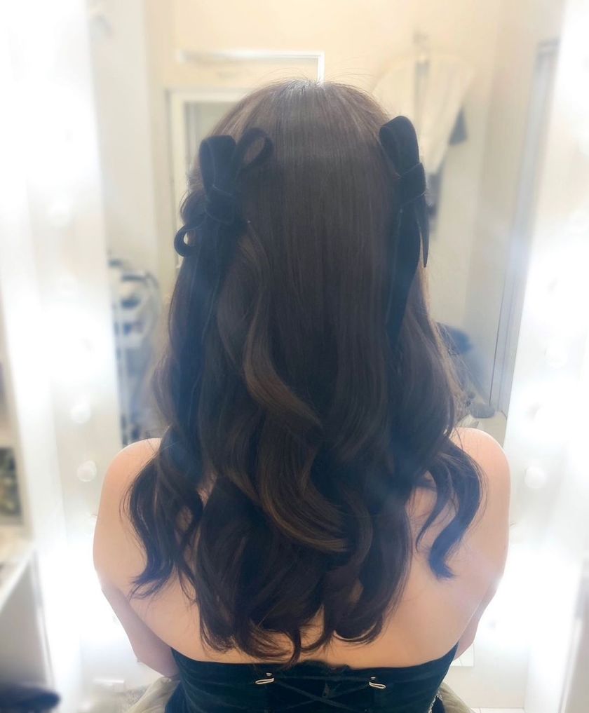 You can understand the trends by looking at this! Current popular【Half-Twin】bride hair catalog.にて紹介している画像