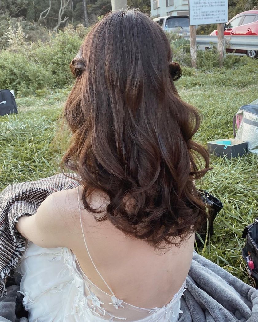 You can understand the trends by looking at this! Current popular【Half-Twin】bride hair catalog.にて紹介している画像