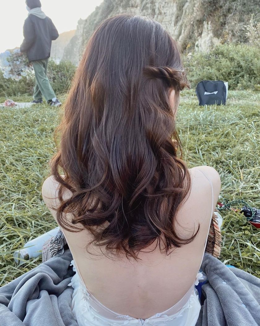 You can understand the trends by looking at this! Current popular【Half-Twin】bride hair catalog.にて紹介している画像