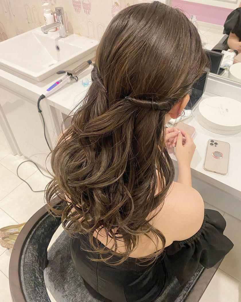 You can understand the trends by looking at this! Current popular【Half-Twin】bride hair catalog.にて紹介している画像