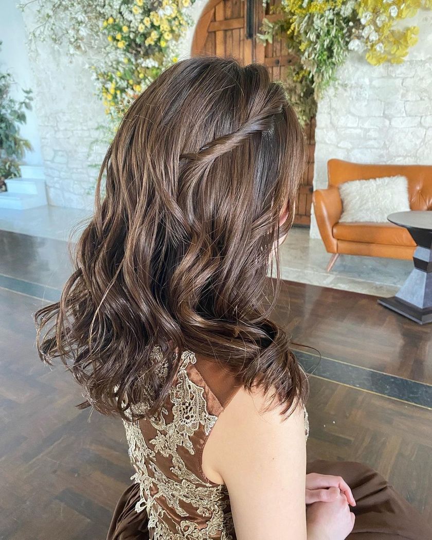 You can understand the trends by looking at this! Current popular【Half-Twin】bride hair catalog.にて紹介している画像