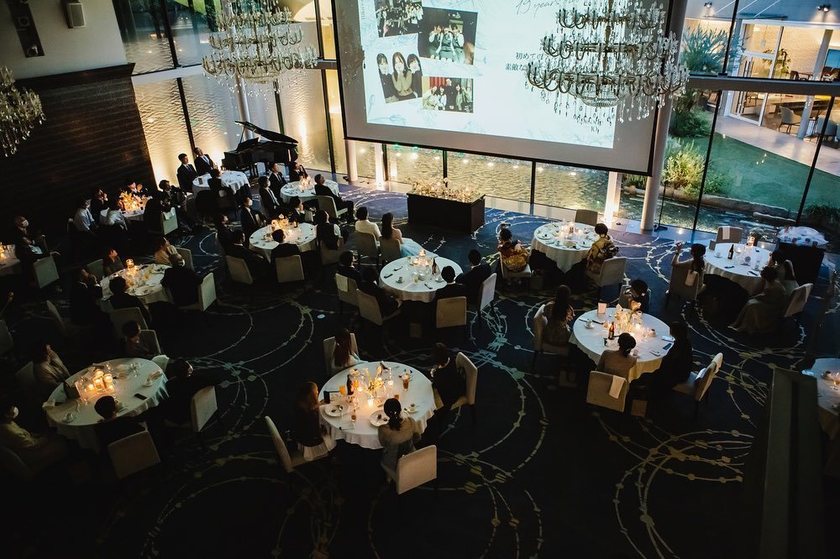 定番とは違うタイミング🤍プロフィールムービーを、披露宴のクライマックスで流すアイデア🎞にて紹介している画像