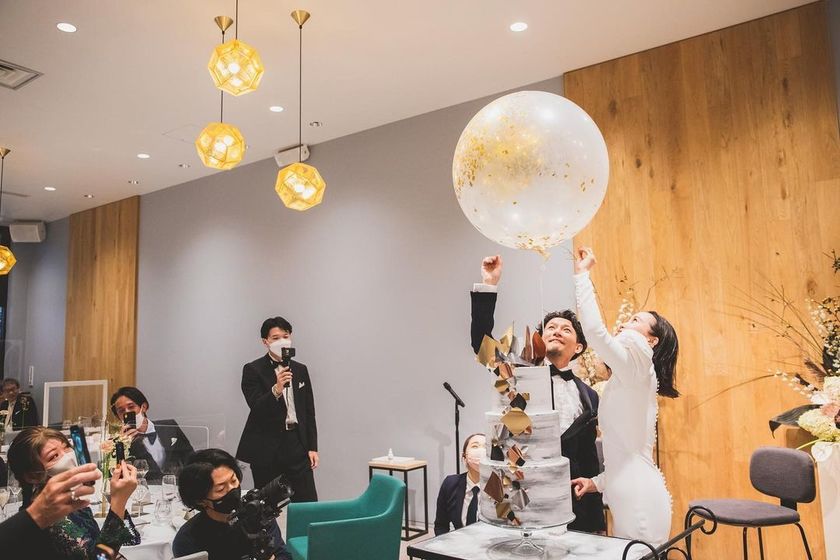 Finish the decoration by popping balloons on the cake ♡ A glamorous performance with confetti flying, "Balloon Burst" 🎉にて紹介している画像