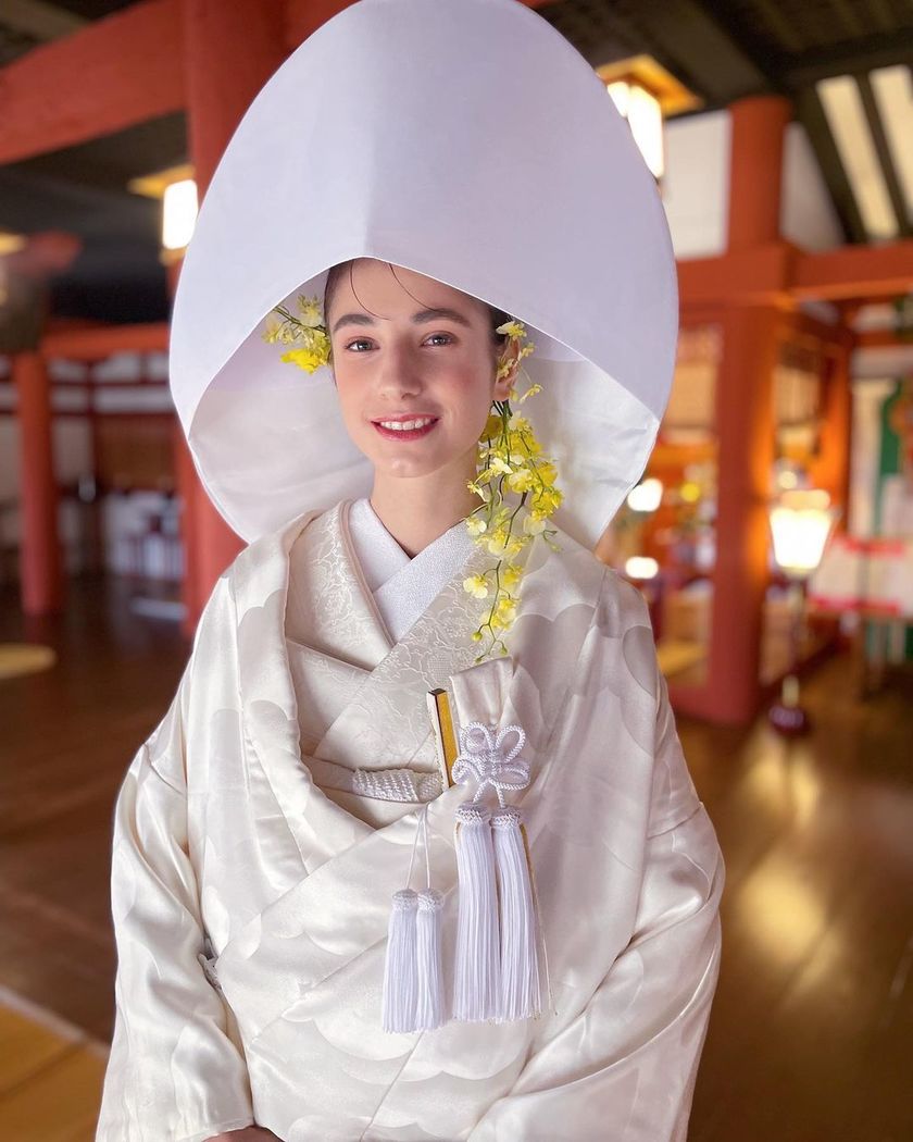 면모자 속에 대담하게 꽃을 장식하다 🌼 흰 무크를 입을 때 시도해보고 싶은 최신 헤어 스타일 🌼にて紹介している画像