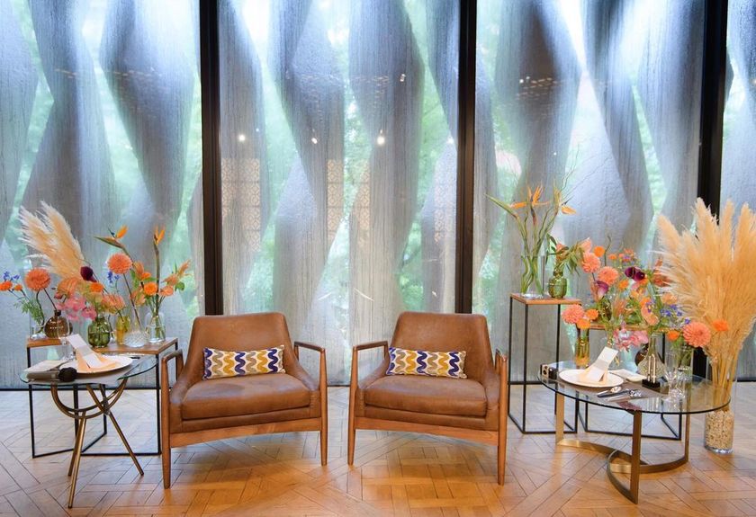 いい響き🎼🎻ゲストが高砂に来て新郎新婦と写真を撮るのを「カミングフォト」というらしい！にて紹介している画像