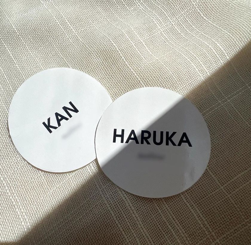 You can stick them on your iPhone case or your clothes 🦭 [Sticker place cards] are stylish and seem to be trending 🫶🏻にて紹介している画像