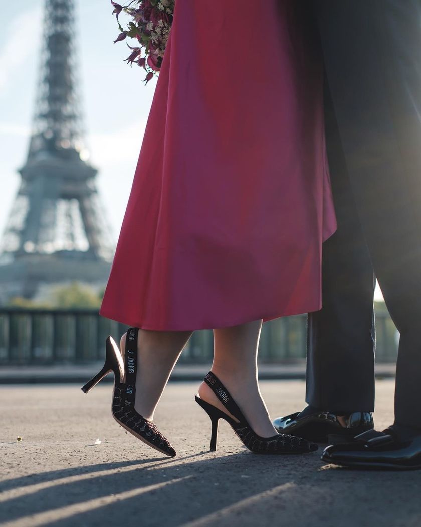 I still admire it. Here are many pictures of brides taken in Paris, France, from 2022 to today 🇫🇷🕊にて紹介している画像