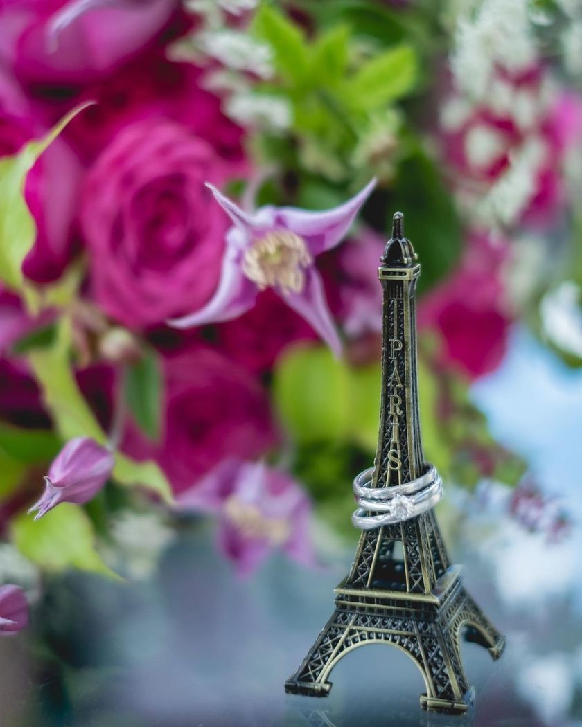 I still admire it. Here are many pictures of brides taken in Paris, France, from 2022 to today 🇫🇷🕊にて紹介している画像