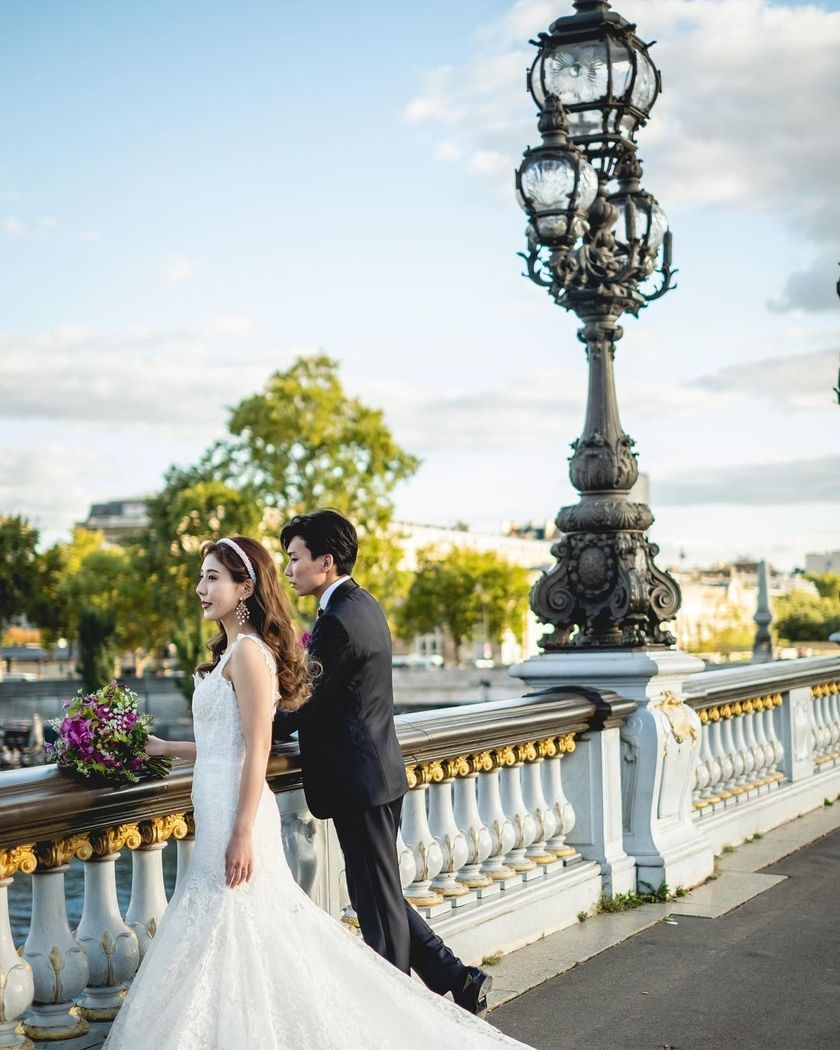 I still admire it. Here are many pictures of brides taken in Paris, France, from 2022 to today 🇫🇷🕊にて紹介している画像
