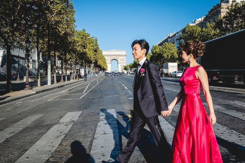 I still admire it. Here are many pictures of brides taken in Paris, France, from 2022 to today 🇫🇷🕊にて紹介している画像