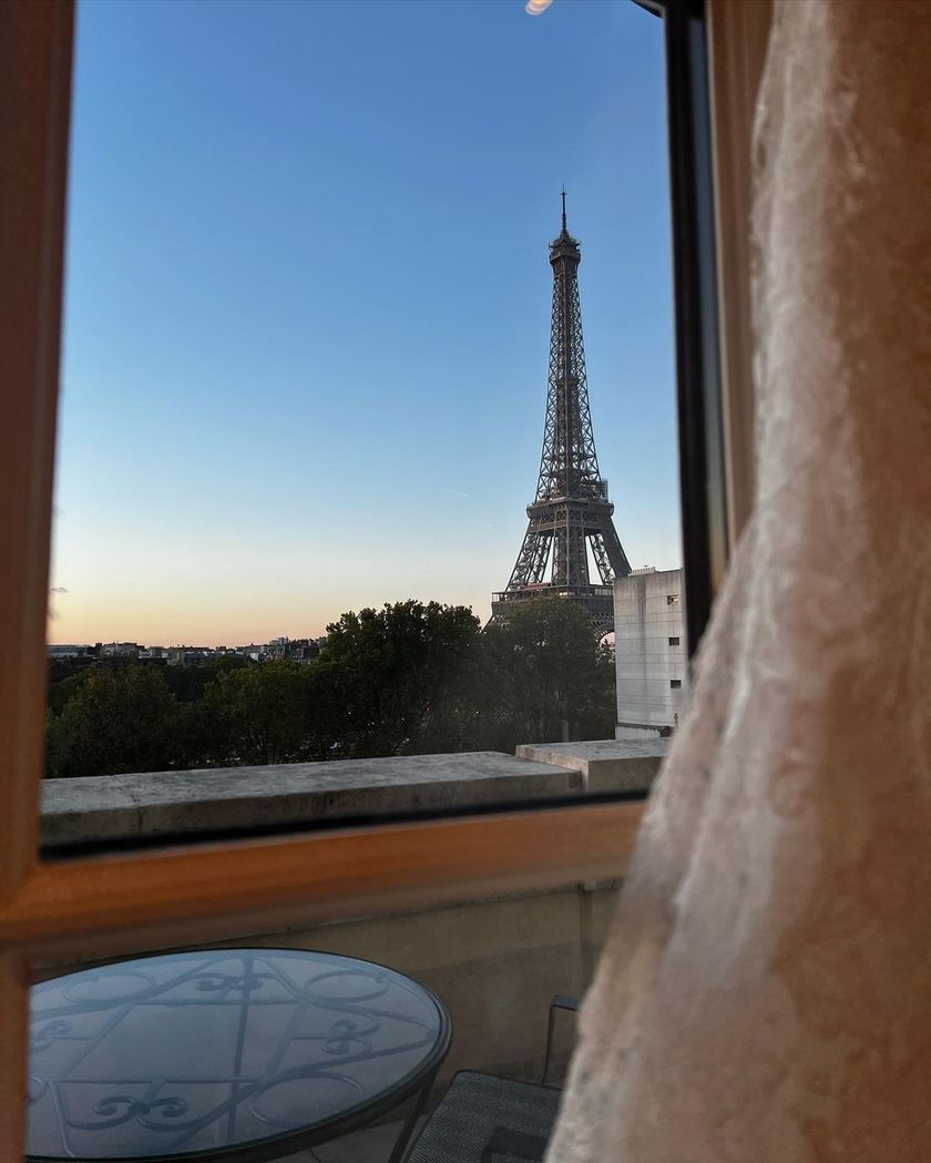 I still admire it. Here are many pictures of brides taken in Paris, France, from 2022 to today 🇫🇷🕊にて紹介している画像