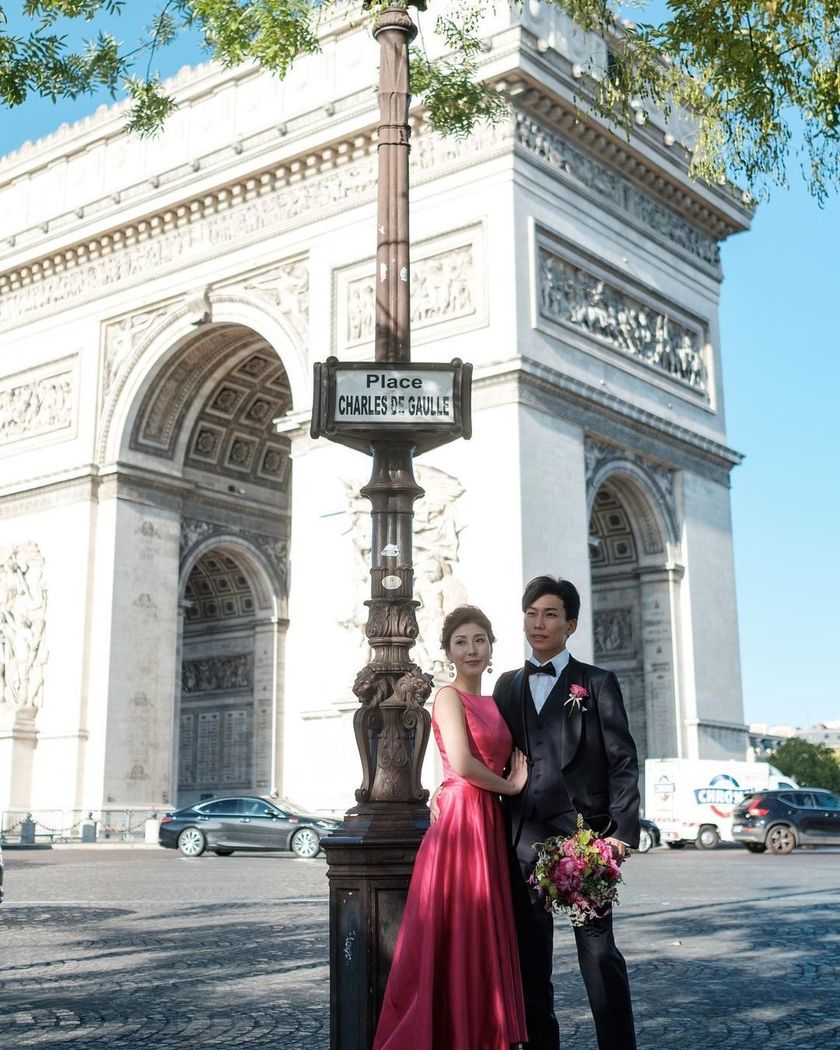I still admire it. Here are many pictures of brides taken in Paris, France, from 2022 to today 🇫🇷🕊にて紹介している画像