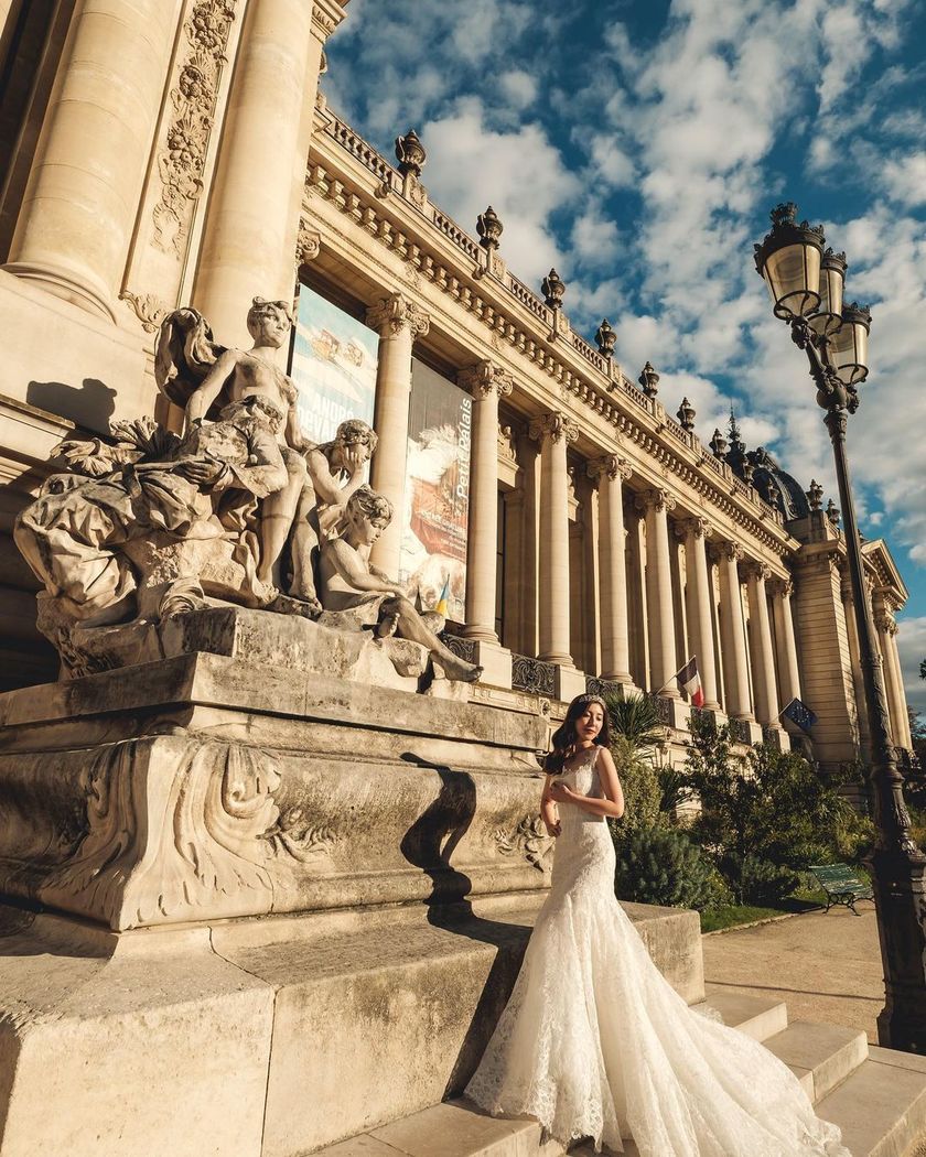 I still admire it. Here are many pictures of brides taken in Paris, France, from 2022 to today 🇫🇷🕊にて紹介している画像