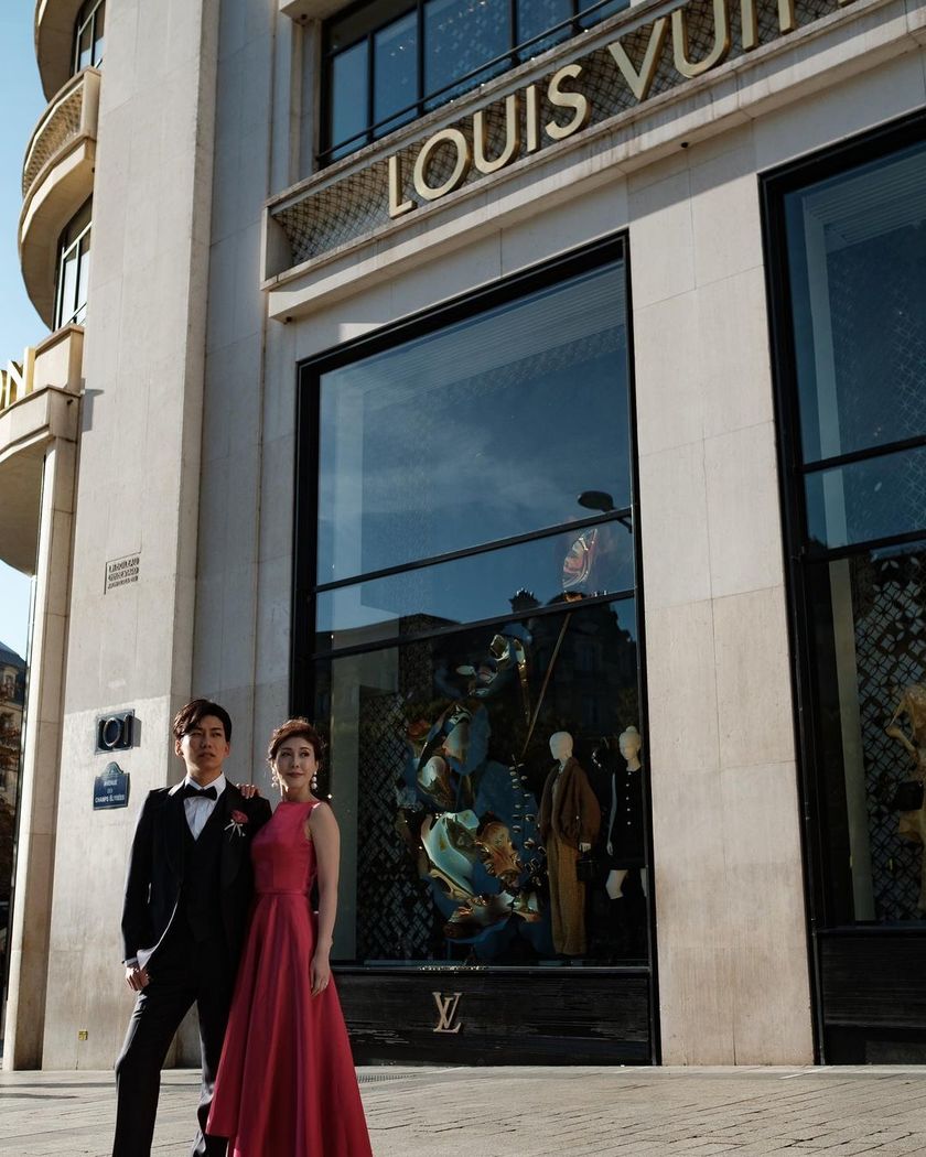 I still admire it. Here are many pictures of brides taken in Paris, France, from 2022 to today 🇫🇷🕊にて紹介している画像