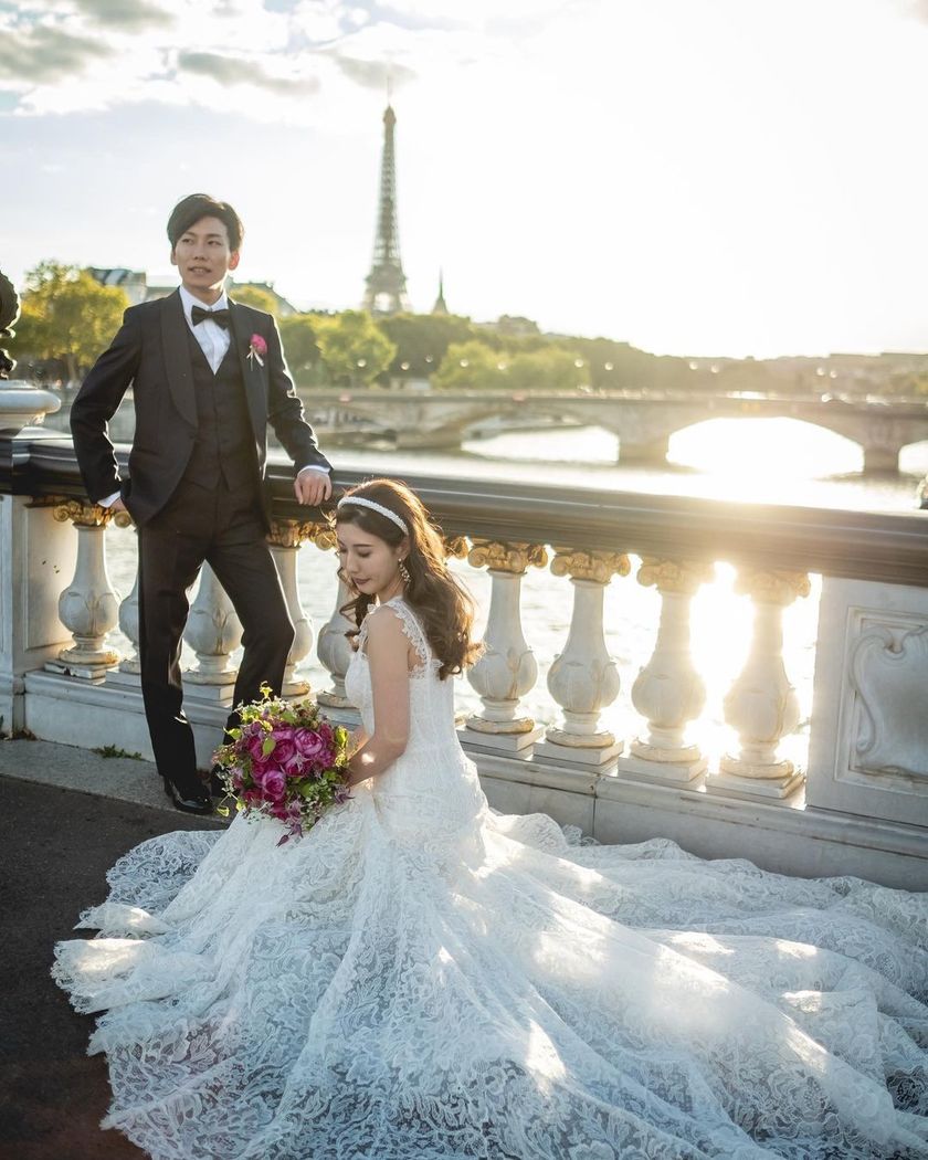 I still admire it. Here are many pictures of brides taken in Paris, France, from 2022 to today 🇫🇷🕊にて紹介している画像
