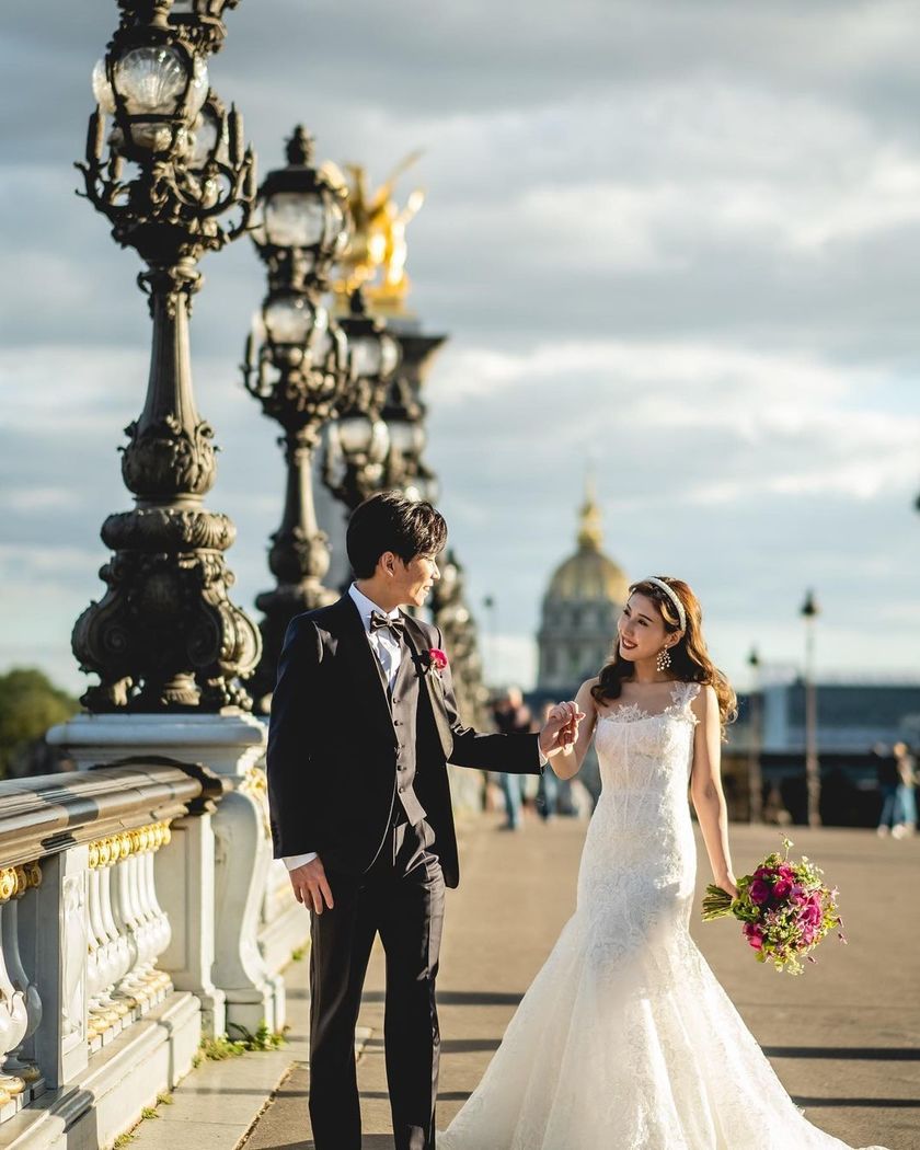 I still admire it. Here are many pictures of brides taken in Paris, France, from 2022 to today 🇫🇷🕊にて紹介している画像