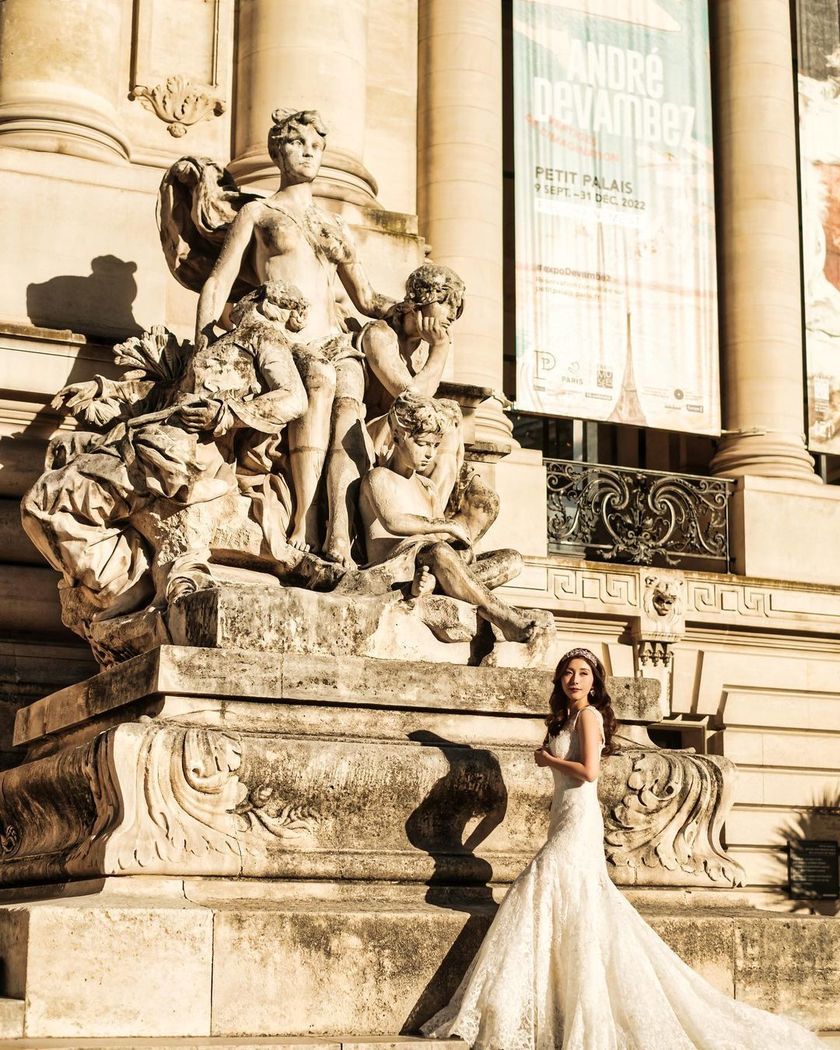 I still admire it. Here are many pictures of brides taken in Paris, France, from 2022 to today 🇫🇷🕊にて紹介している画像