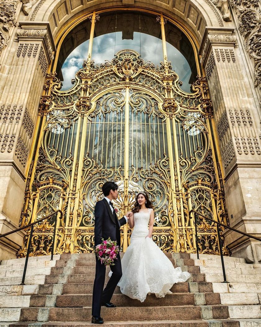 I still admire it. Here are many pictures of brides taken in Paris, France, from 2022 to today 🇫🇷🕊にて紹介している画像
