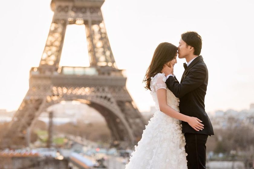 I still admire it. Here are many pictures of brides taken in Paris, France, from 2022 to today 🇫🇷🕊にて紹介している画像