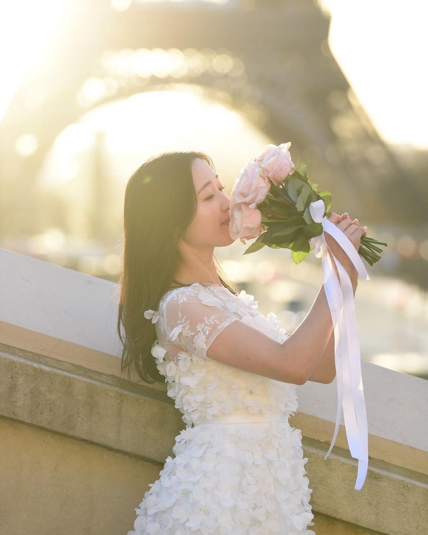 I still admire it. Here are many pictures of brides taken in Paris, France, from 2022 to today 🇫🇷🕊にて紹介している画像
