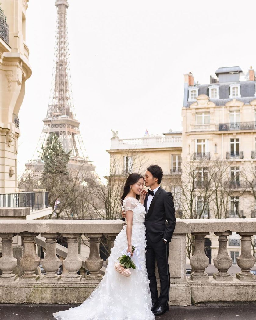 I still admire it. Here are many pictures of brides taken in Paris, France, from 2022 to today 🇫🇷🕊にて紹介している画像