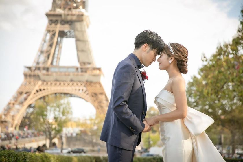 I still admire it. Here are many pictures of brides taken in Paris, France, from 2022 to today 🇫🇷🕊にて紹介している画像