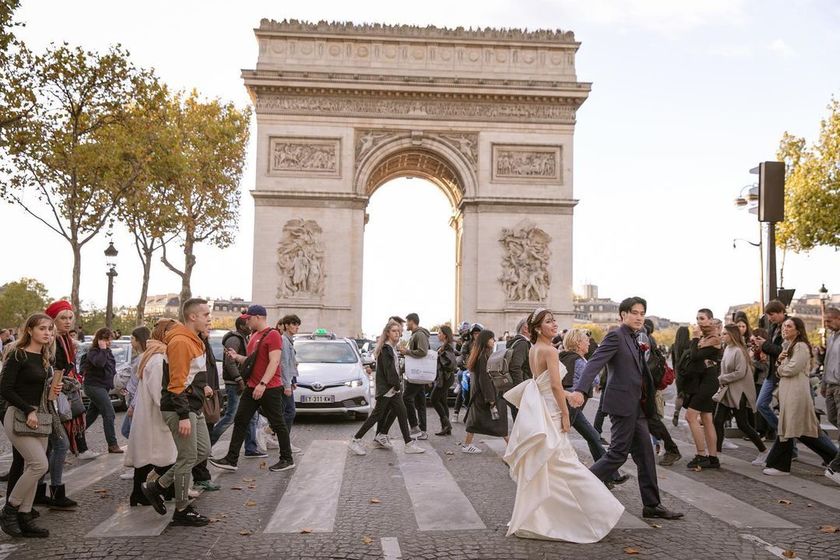 I still admire it. Here are many pictures of brides taken in Paris, France, from 2022 to today 🇫🇷🕊にて紹介している画像