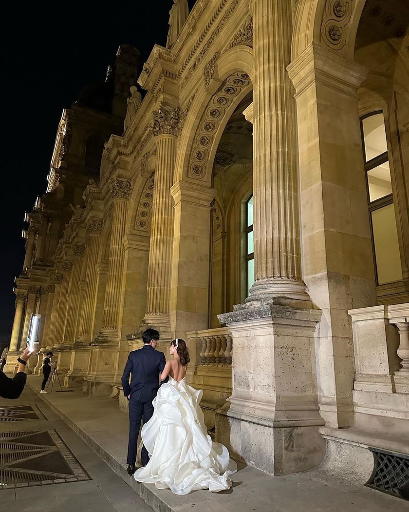 I still admire it. Here are many pictures of brides taken in Paris, France, from 2022 to today 🇫🇷🕊にて紹介している画像