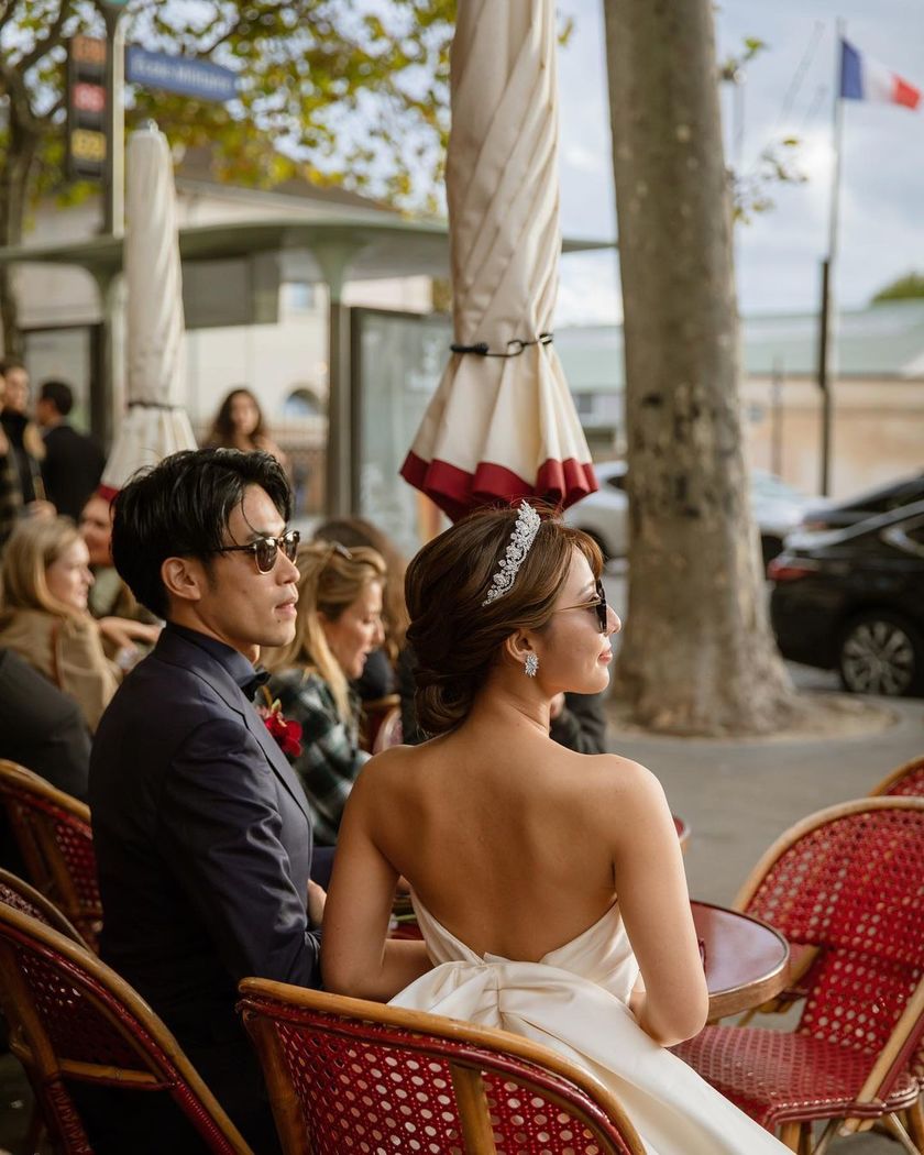 I still admire it. Here are many pictures of brides taken in Paris, France, from 2022 to today 🇫🇷🕊にて紹介している画像