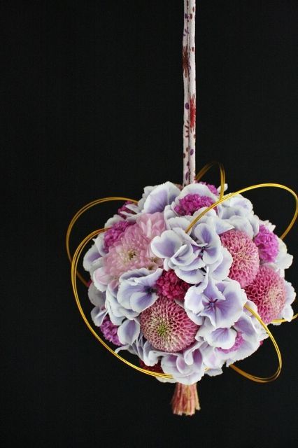 Charming Round-Shaped Bouquets Perfect for Traditional Japanese Attire♡にて紹介している画像