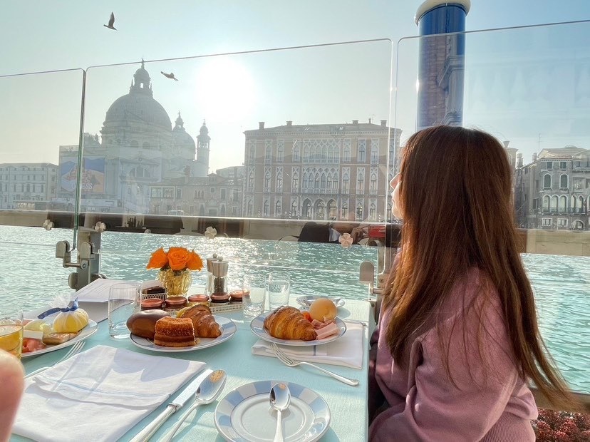 (Finally ♡) Recently, everyone has started going! A special feature on beautiful photos from overseas honeymoons ✈にて紹介している画像