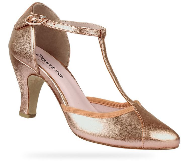 Dreamy Shoes: Joining the Stylish Brides with Repetto's Ballet Flats♡にて紹介している画像