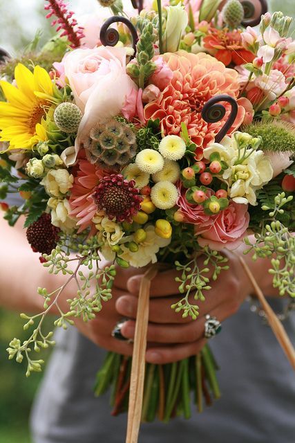 Charming Round-Shaped Bouquets Perfect for Traditional Japanese Attire♡にて紹介している画像