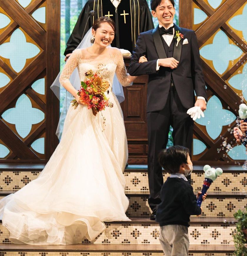 Nice idea🫧 It's wonderful to have children lead the way during the "exit scene" of the ceremony 👦🏻👧🏻にて紹介している画像