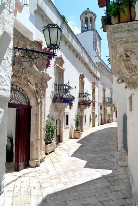 Where to Go for Your Honeymoon? Top 3 Popular Mediterranean Resorts for Couples ♡にて紹介している画像