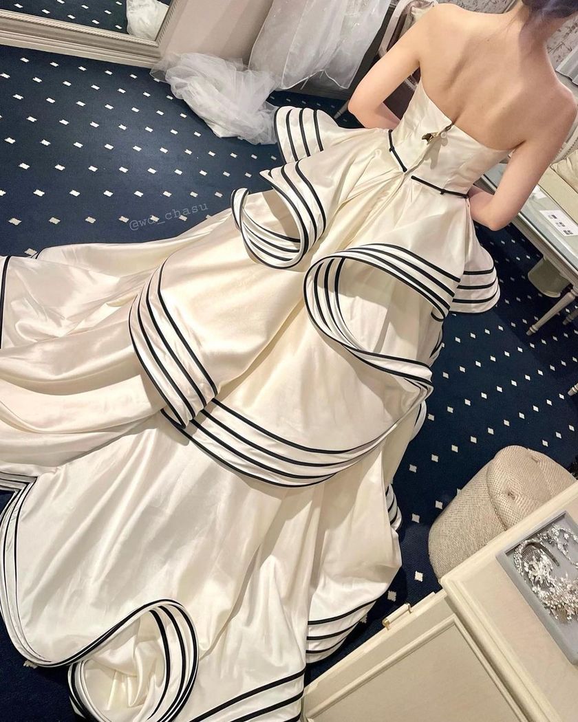 The collection that just came out in 2022 ♡ Attention to the dress featuring Antonio Riva's [black line] 🖤にて紹介している画像