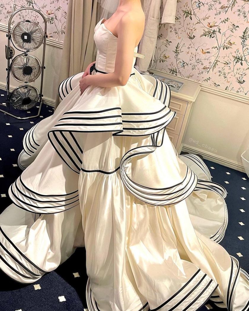 The collection that just came out in 2022 ♡ Attention to the dress featuring Antonio Riva's [black line] 🖤にて紹介している画像